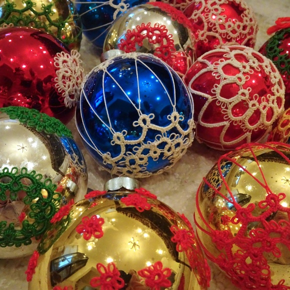 Vintage Crochet Glass Christmas Ornaments Red Blue Silver Gold - Set of 16 - Picture 2 of 6